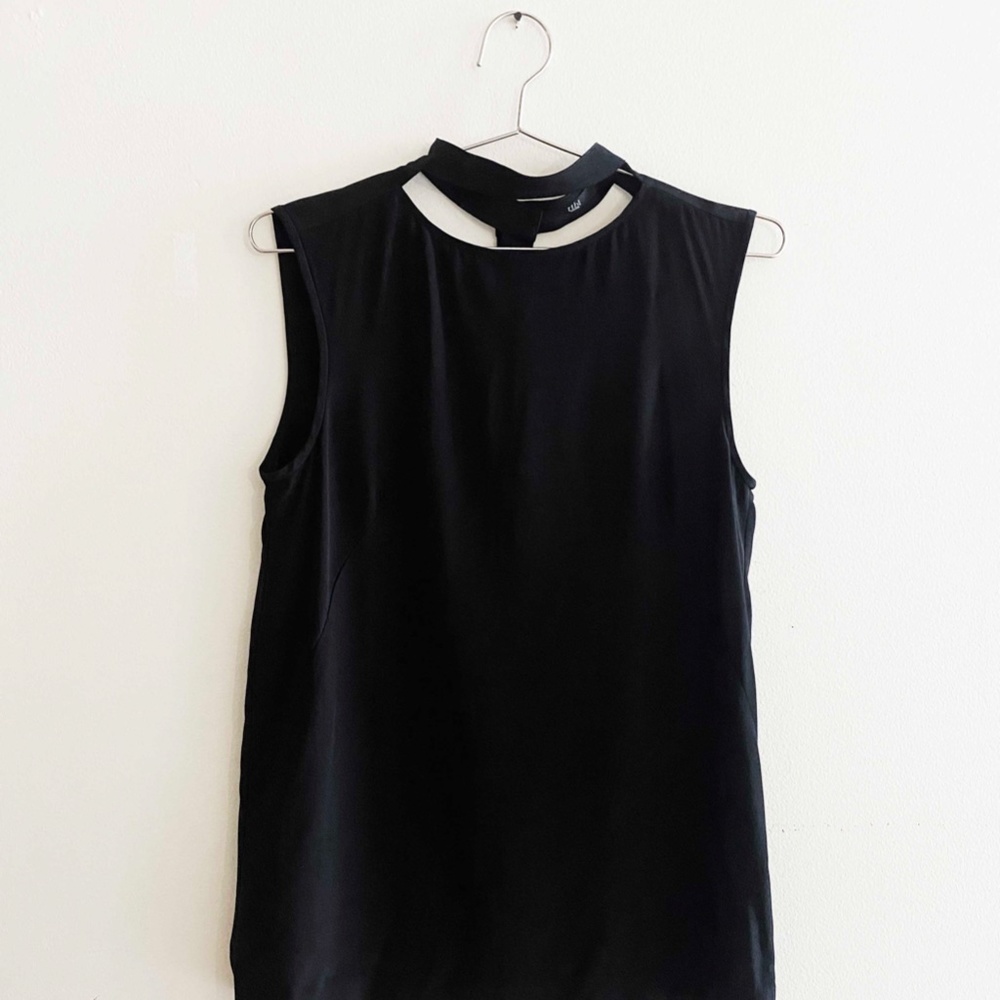 Tibi Sleeveless Top with Neck Cut-out Details / S